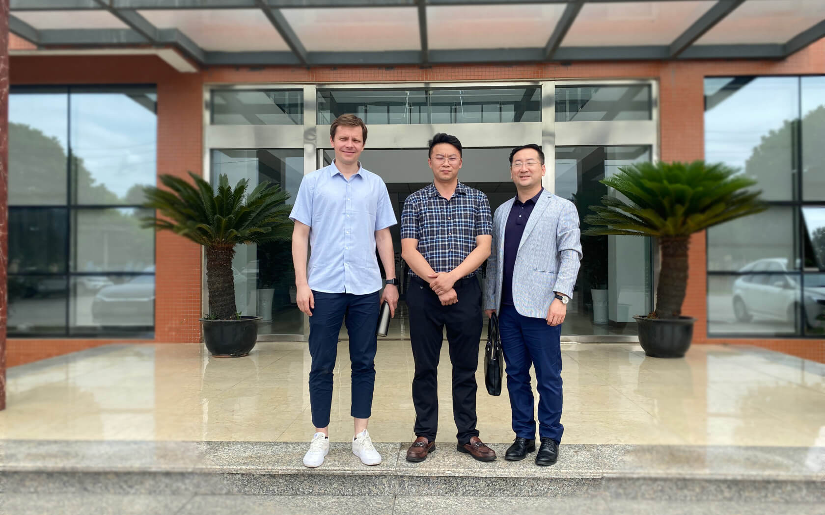 智龍激光歐洲中小企業(yè)家協(xié)會合影 ZLIMG_8572P.jpg